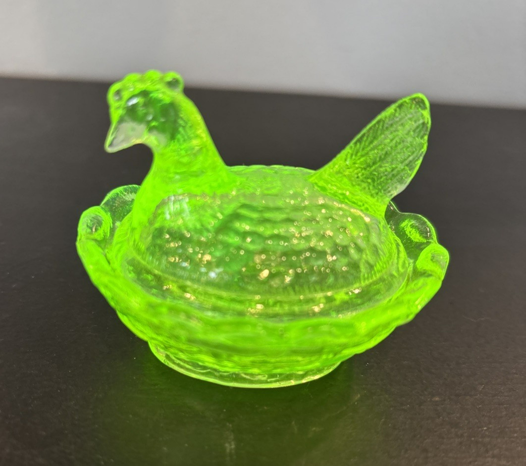 Boyd Diamond B Vaseline Uranium Glass Mini Salt Dip Hen on Nest Chick UV Glow Boyd Diamond B Vaseline Uranium Glass Mini Salt Dip Hen on Nest Chick UV Glow