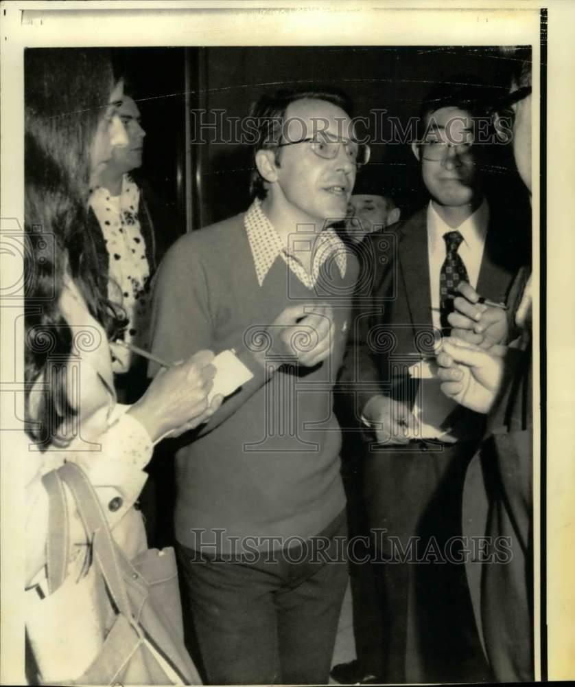 1974 Press Photo Soviet defector Boris Petrovich Redken at NY news conference 1974 Press Photo Soviet defector Boris Petrovich Redken at NY news conference
