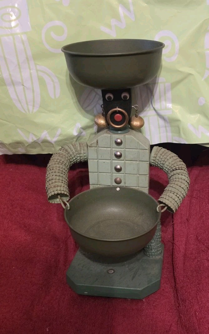Vintage MID CENTURY FOLK TRAMP ART METAL WOOD BOTTLECAP Person