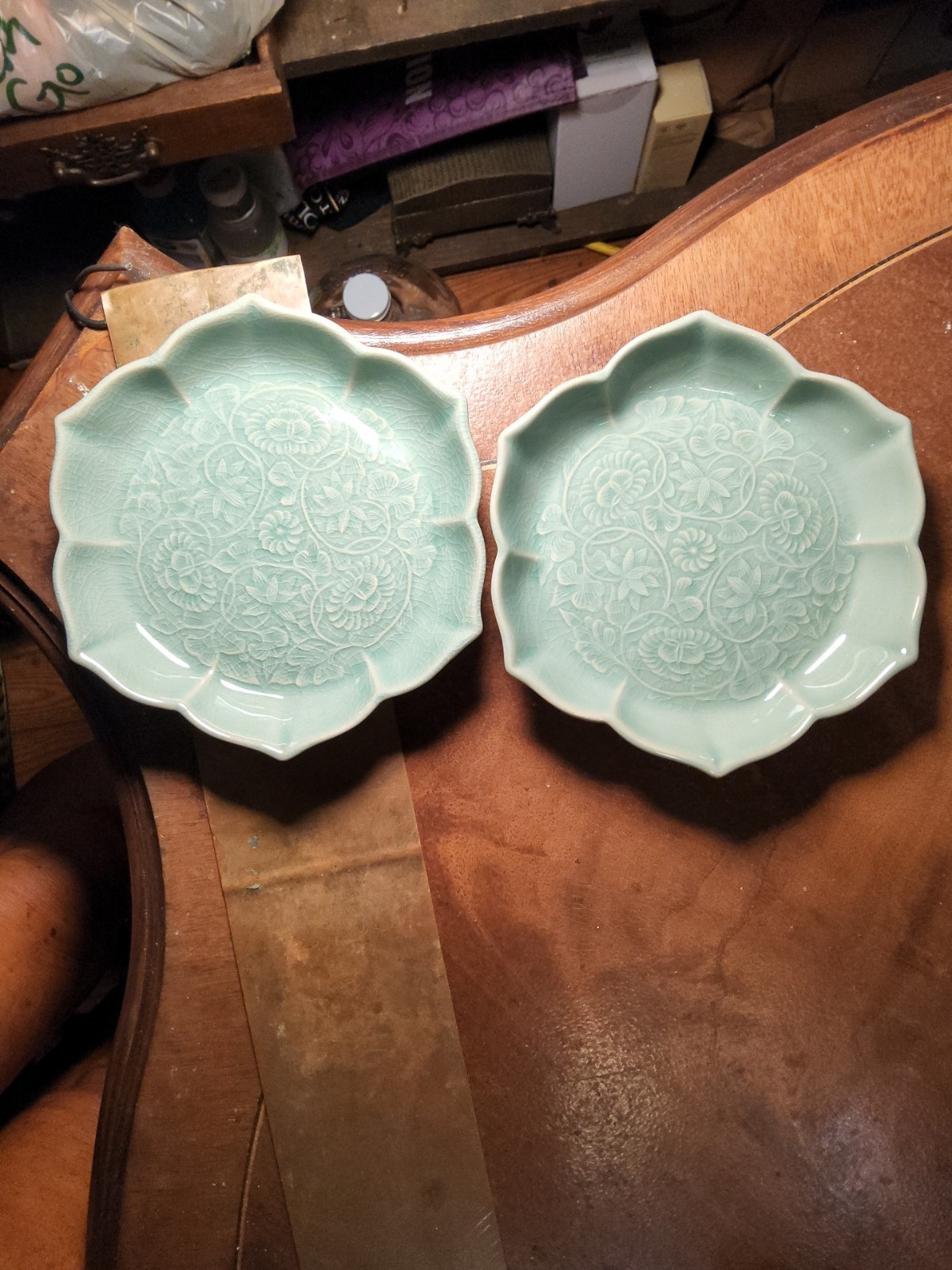 Set Of 2 Signed Korean Celadon Plates Lotus Scalloped Peony Relief Kwon Tae-hyun Set Of 2 Signed Korean Celadon Plates Lotus Scalloped Peony Relief Kwon Tae-hyun