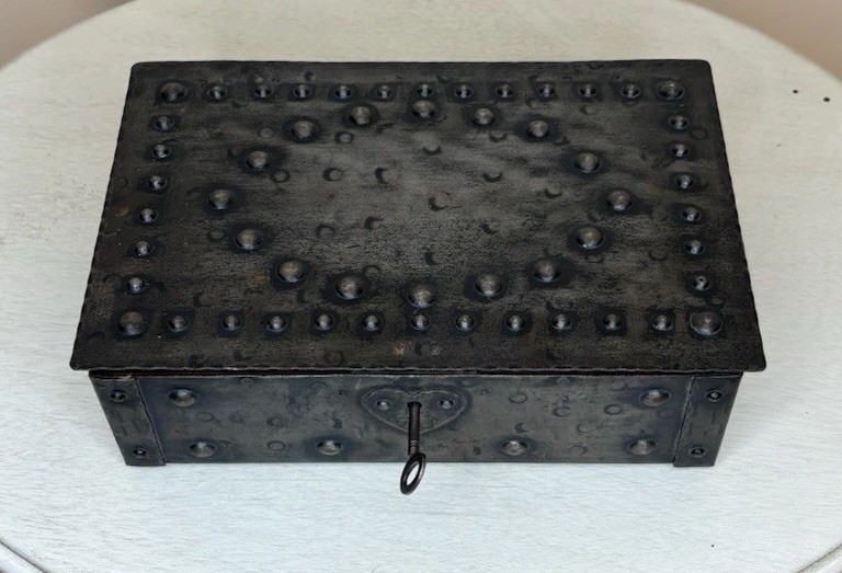 Antique German Arts Crafts Hammered Metal Box By Hugo Berger (Goberg) Vienna Antique German Arts Crafts Hammered Metal Box By Hugo Berger (Goberg) Vienna
