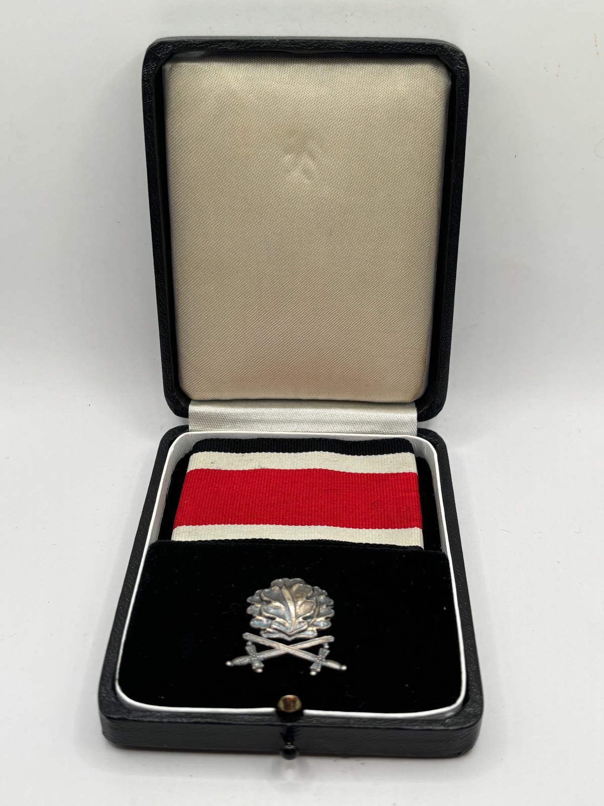 WWII GERMAN 1939 KNIGHTS CROSS OAKLEAVES SWORDS 1957 VERSION 925 SILVER CASED WWII GERMAN 1939 KNIGHTS CROSS OAKLEAVES SWORDS 1957 VERSION 925 SILVER CASED