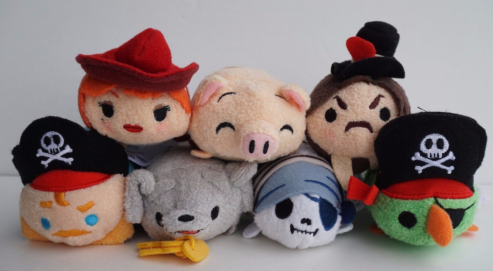 NWT Authentic Disney Pirates of the Caribbean Tsum Tsum COMPLETE SET OF 7 NWT Authentic Disney Pirates of the Caribbean Tsum Tsum COMPLETE SET OF 7