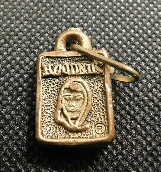 CRACKER JACK'S HOODNIKS ZIPPER PULL    e1981DHQ