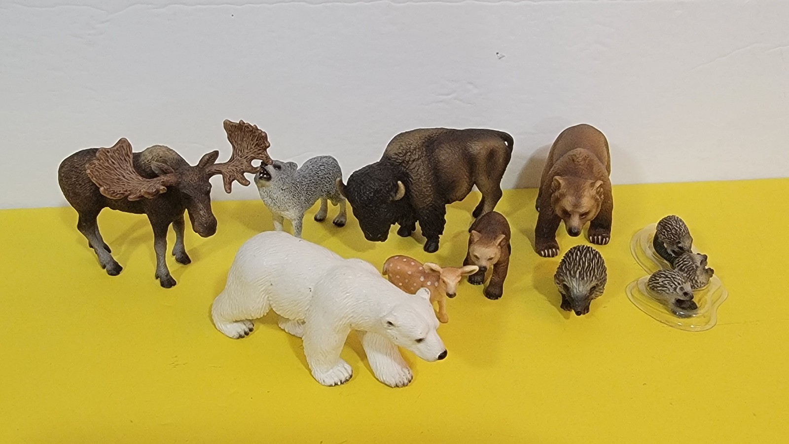 SCHLEICH Lot 9 NORTH AMERICAN FOREST ANIMAL FIGURE BISON BEAR WOLF MOOSE DEER SCHLEICH Lot 9 NORTH AMERICAN FOREST ANIMAL FIGURE BISON BEAR WOLF MOOSE DEER