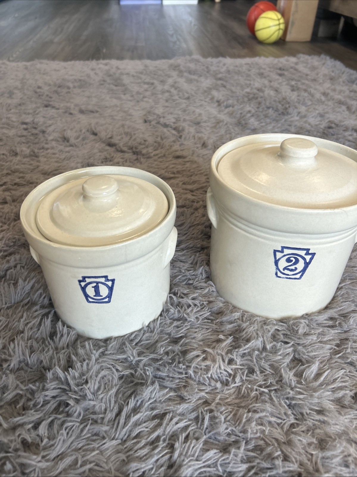 Vintage Pfaltzgraff Yorktowne Stoneware #1  & #2 Canisters w Lids Blue Script