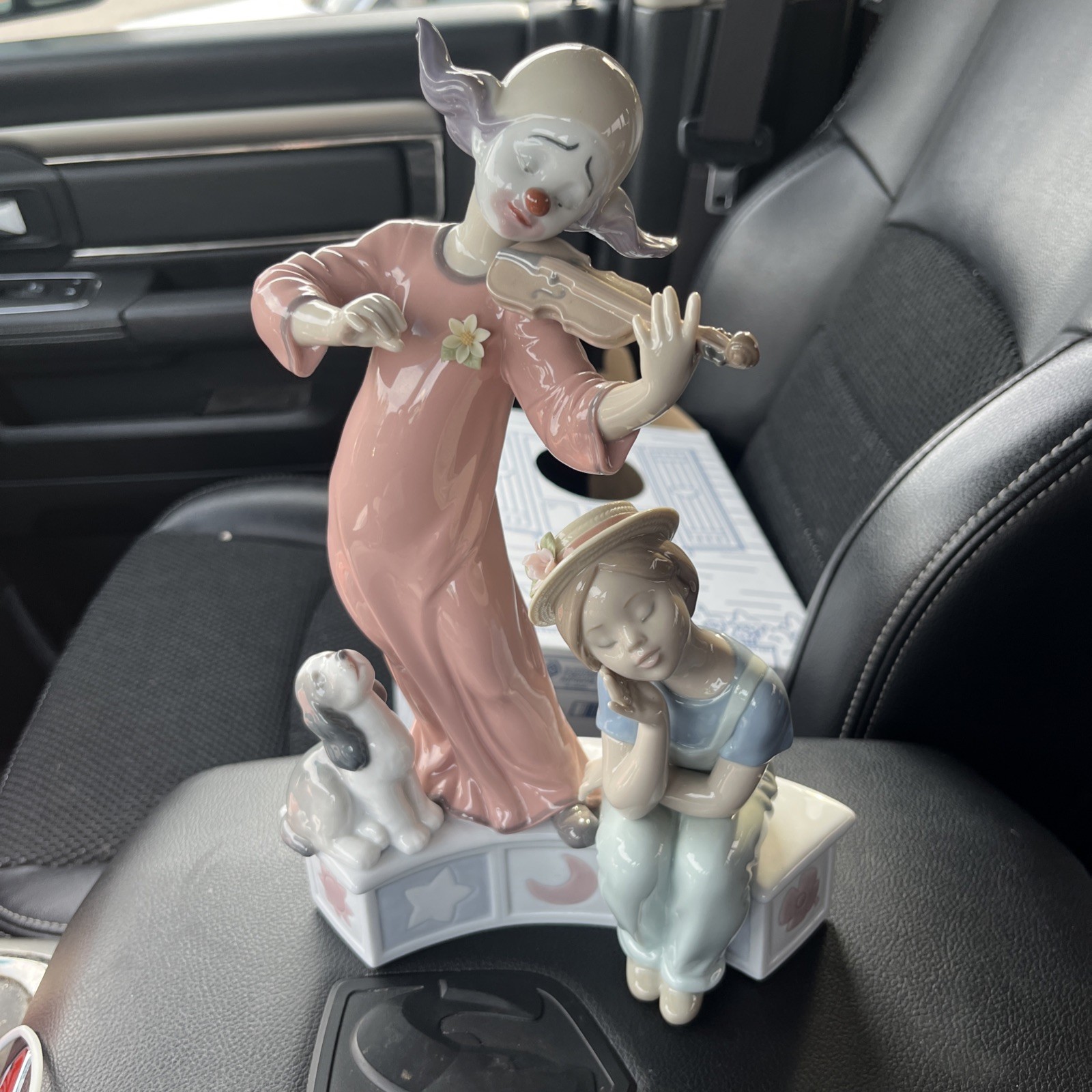 Vintage Lladro Figurine "Music For A Dream" #6900 Retired 
