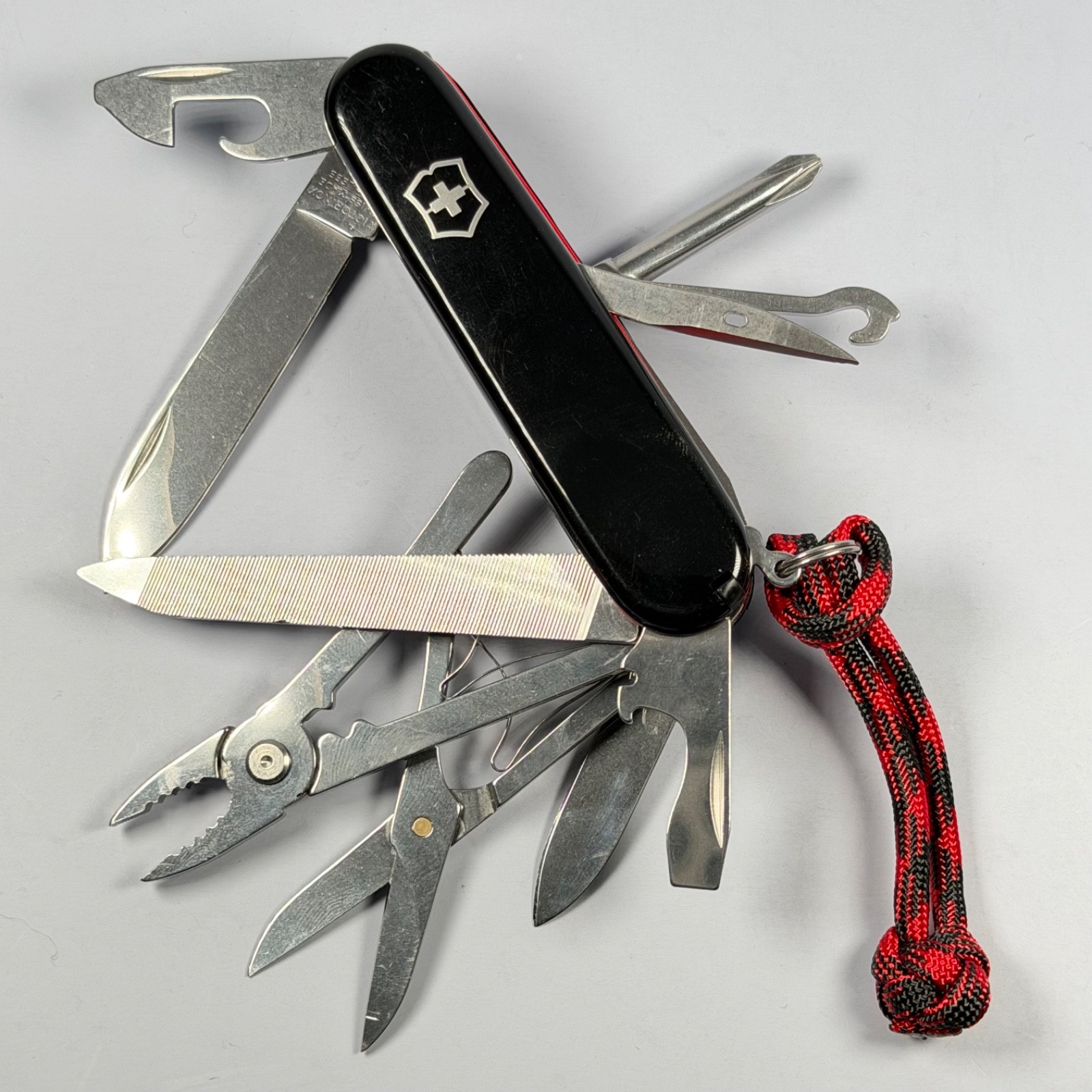 Victorinox Swiss Army Knife RE Mechanic Deluxe Mod Pliers Metal File Red G10 Victorinox Swiss Army Knife RE Mechanic Deluxe Mod Pliers Metal File Red G10