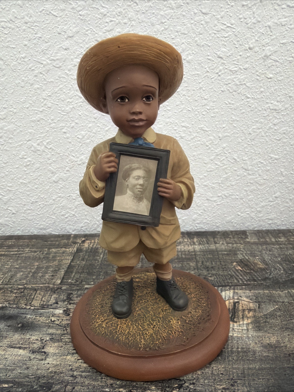 Emma Jane's Babies "Calvin Held His Momma's Picture" – Kaufman Sculpture Emma Jane's Babies "Calvin Held His Momma's Picture" – Kaufman Sculpture