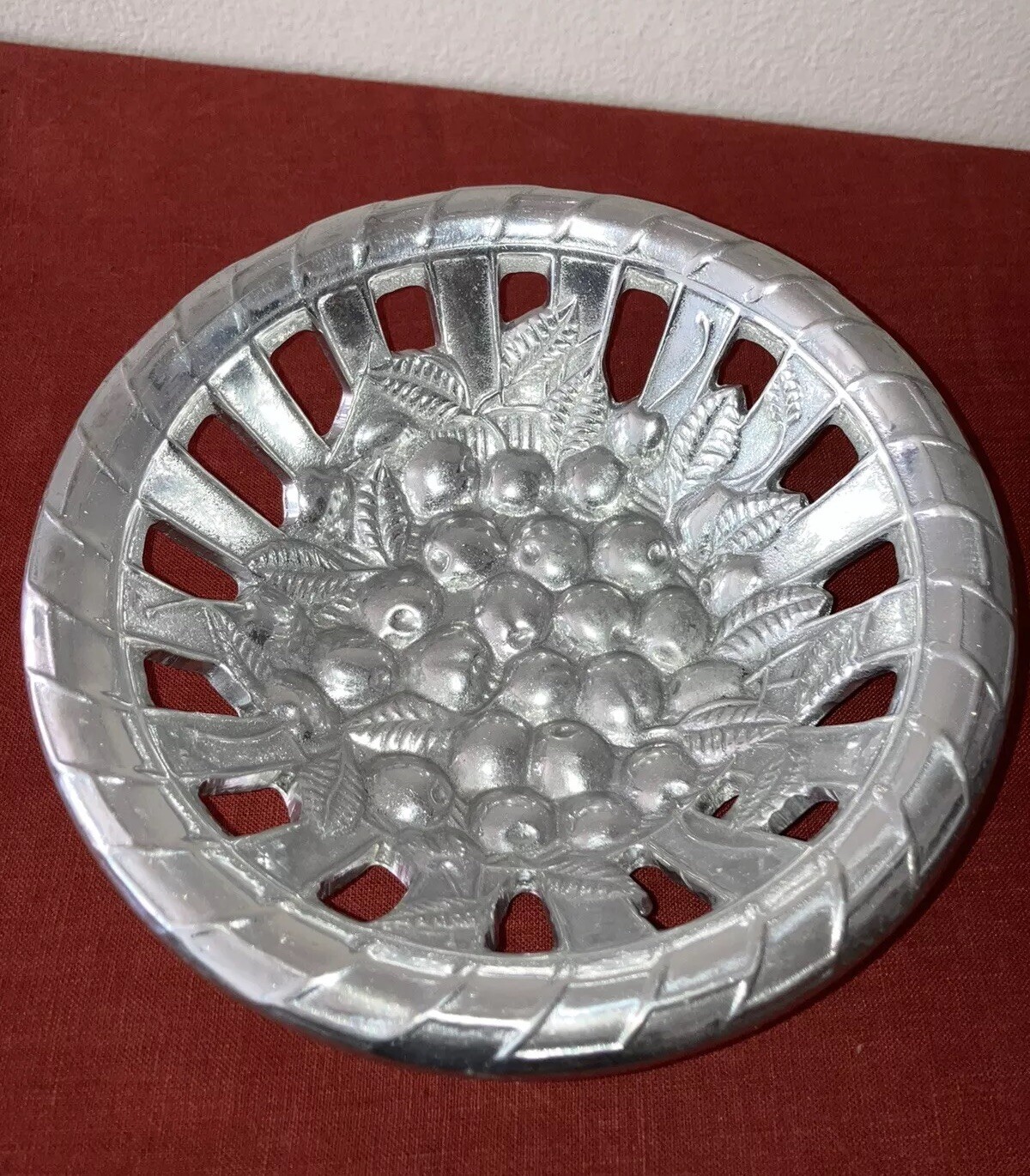 Vintage Wilton Armetale Pierced Silver Fruit Bowl Centerpiece Sculpted Cherries Vintage Wilton Armetale Pierced Silver Fruit Bowl Centerpiece Sculpted Cherries