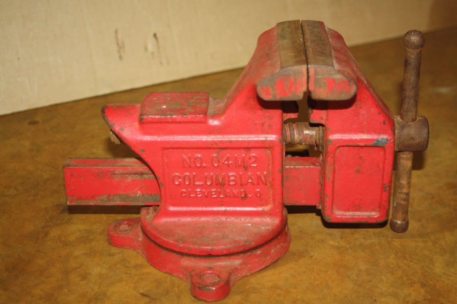Vintage Columbian 04M2 Bench Vise 4" Jaws - Anvil - Pipe Jaws- Made In USA Vintage Columbian 04M2 Bench Vise 4" Jaws - Anvil - Pipe Jaws- Made In USA