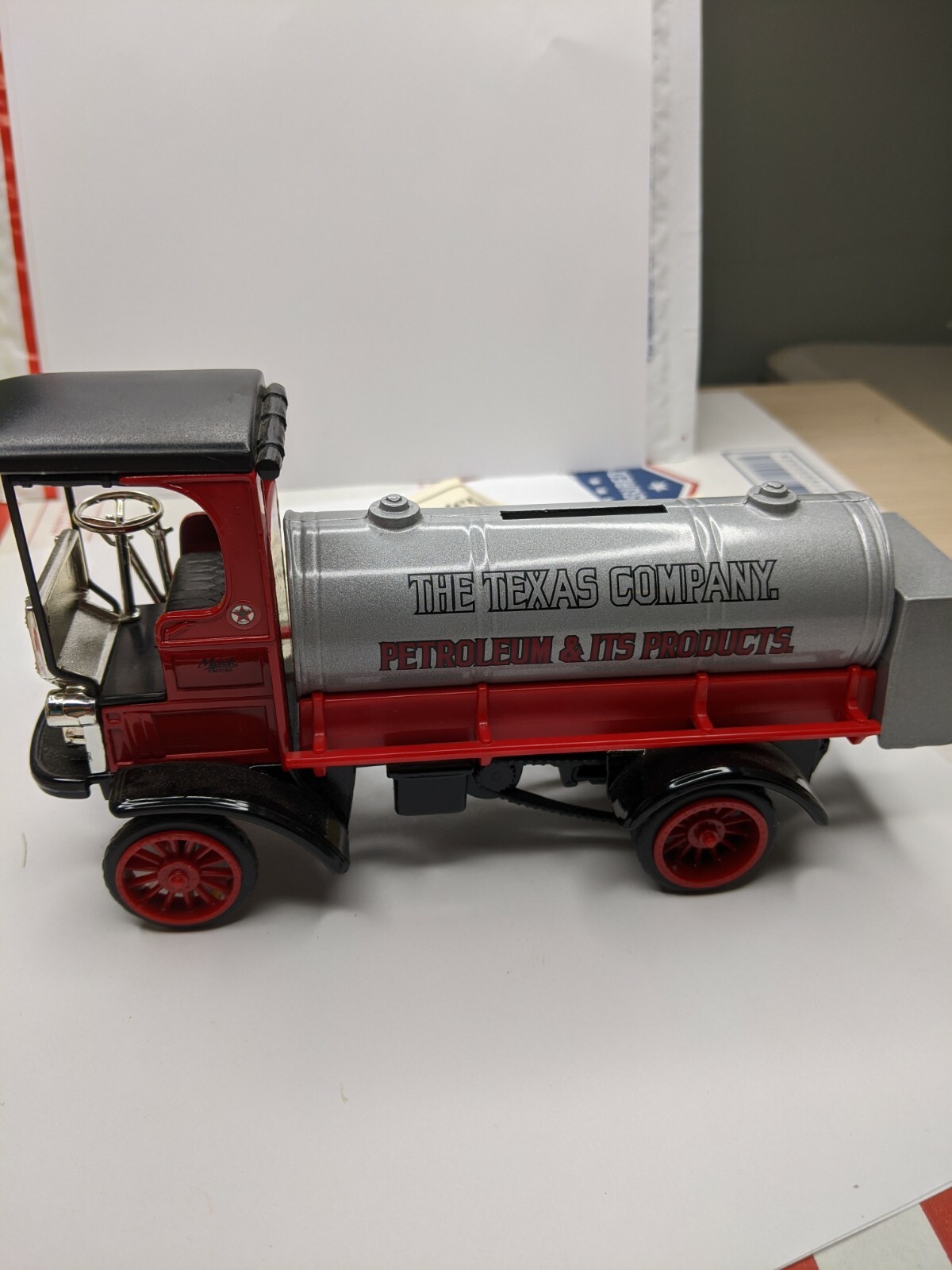 VINTAGE ERTL Collectibles 1910 Mack Texaco Tanker bank with key Collectors 12 VINTAGE ERTL Collectibles 1910 Mack Texaco Tanker bank with key Collectors 12