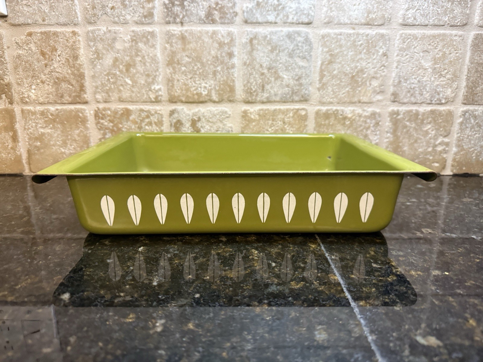 Cathrineholm Lotus Enamelware 14x9 Lasagna Baking Pan Avocado Green Vintage Cathrineholm Lotus Enamelware 14x9 Lasagna Baking Pan Avocado Green Vintage