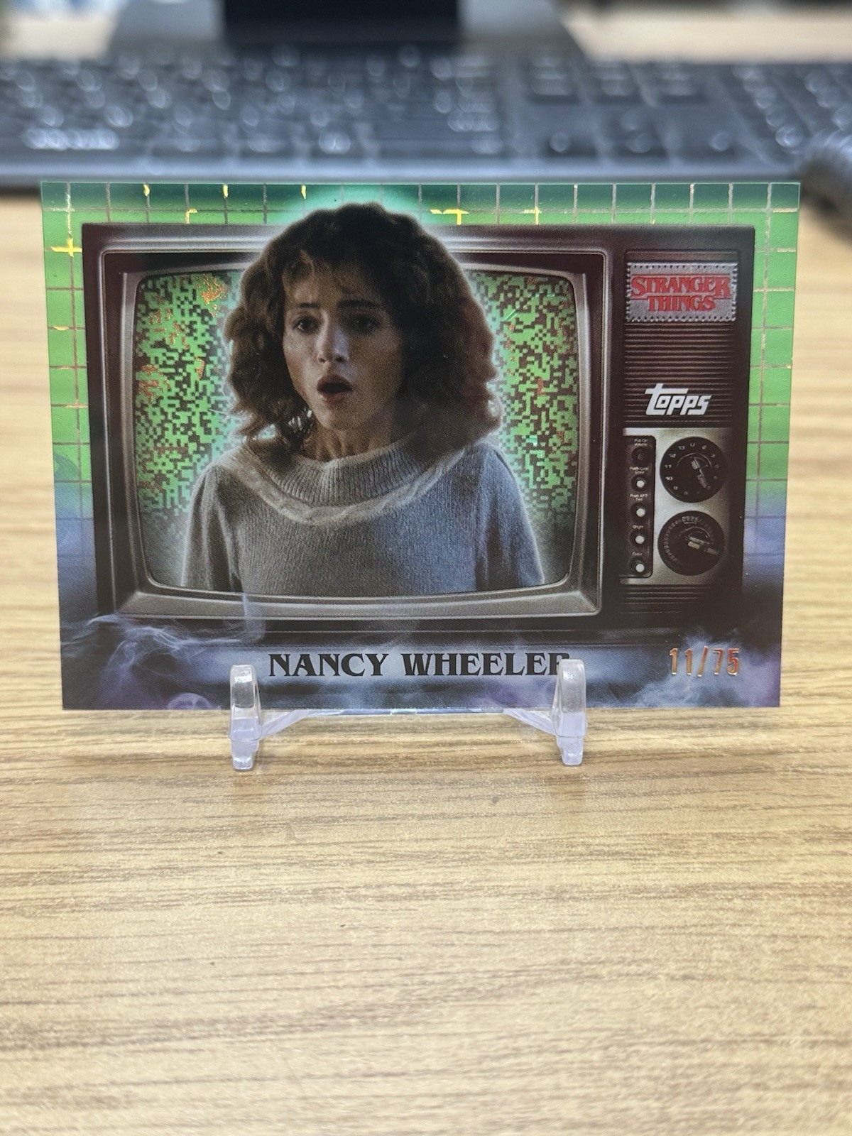 2025 Topps High Tek Stranger Things #SA-8 Nancy Wheeler Static Age Green /75 2025 Topps High Tek Stranger Things #SA-8 Nancy Wheeler Static Age Green /75