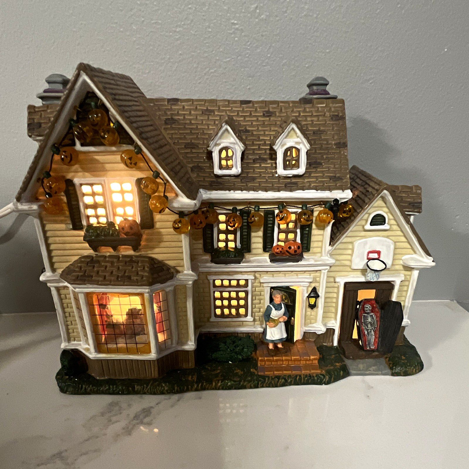 Lemax Spooky Town Spookiest House On The Block Lemax Spooky Town Spookiest House On The Block