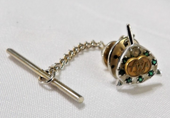 VTG TWA TRANS WORLD AIRLINES 10K GOLD SERVICE AWARD LAPEL PIN DIAMOND EMERALDS VTG TWA TRANS WORLD AIRLINES 10K GOLD SERVICE AWARD LAPEL PIN DIAMOND EMERALDS