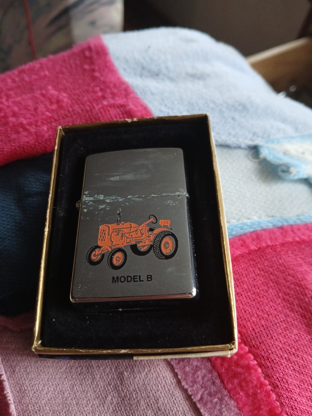 Vintage Pre-Owned Zippo Cigarette Lighter Allis Chalmers Model B Unstruck Vintage Pre-Owned Zippo Cigarette Lighter Allis Chalmers Model B Unstruck