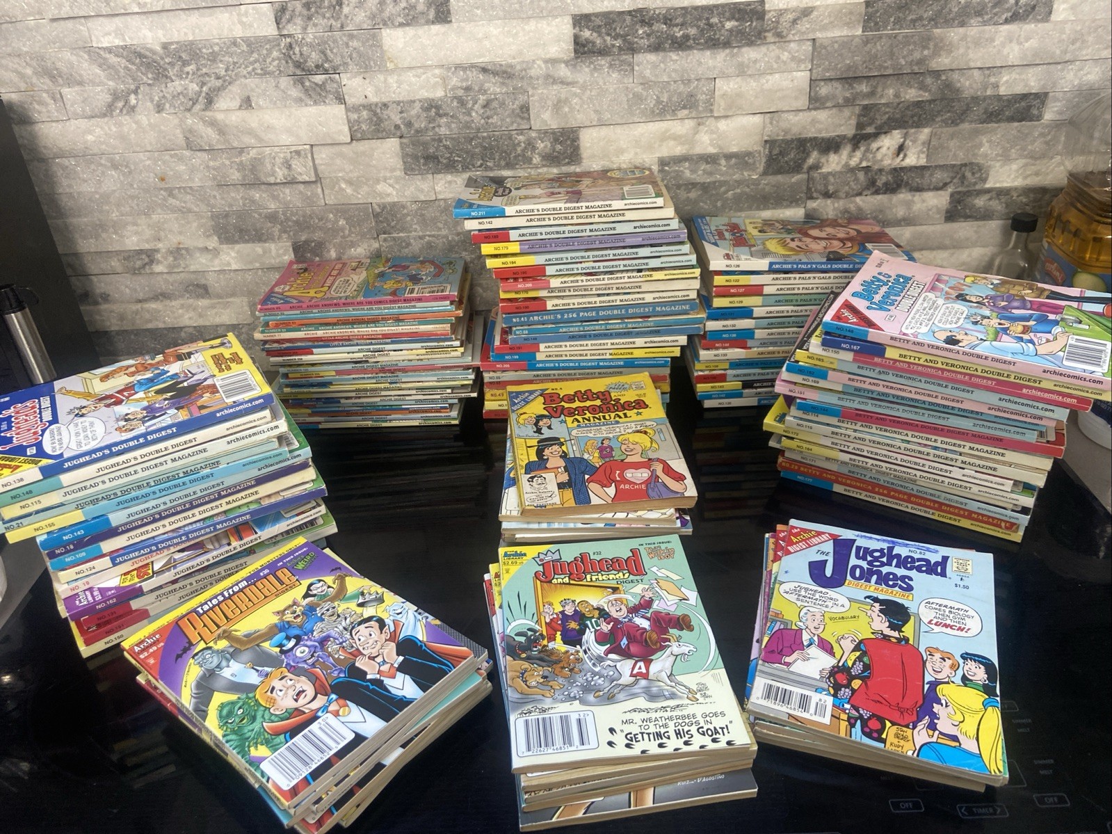 117 Archie Comics Double Digest Lot - Archie Betty & Veronica Jughead + Others 117 Archie Comics Double Digest Lot - Archie Betty & Veronica Jughead + Others