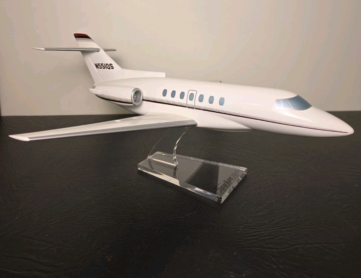 Raytheon 800XP Hawker Airplane Acryclic Aerospace Private Jet Desktop Model 