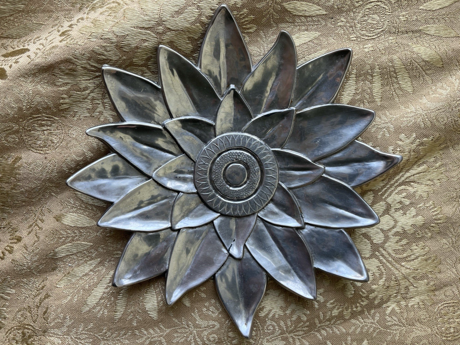 Vintage Mariposa Brillante Sunflower Cast Aluminum Serving Platter Bowl Mold 65A