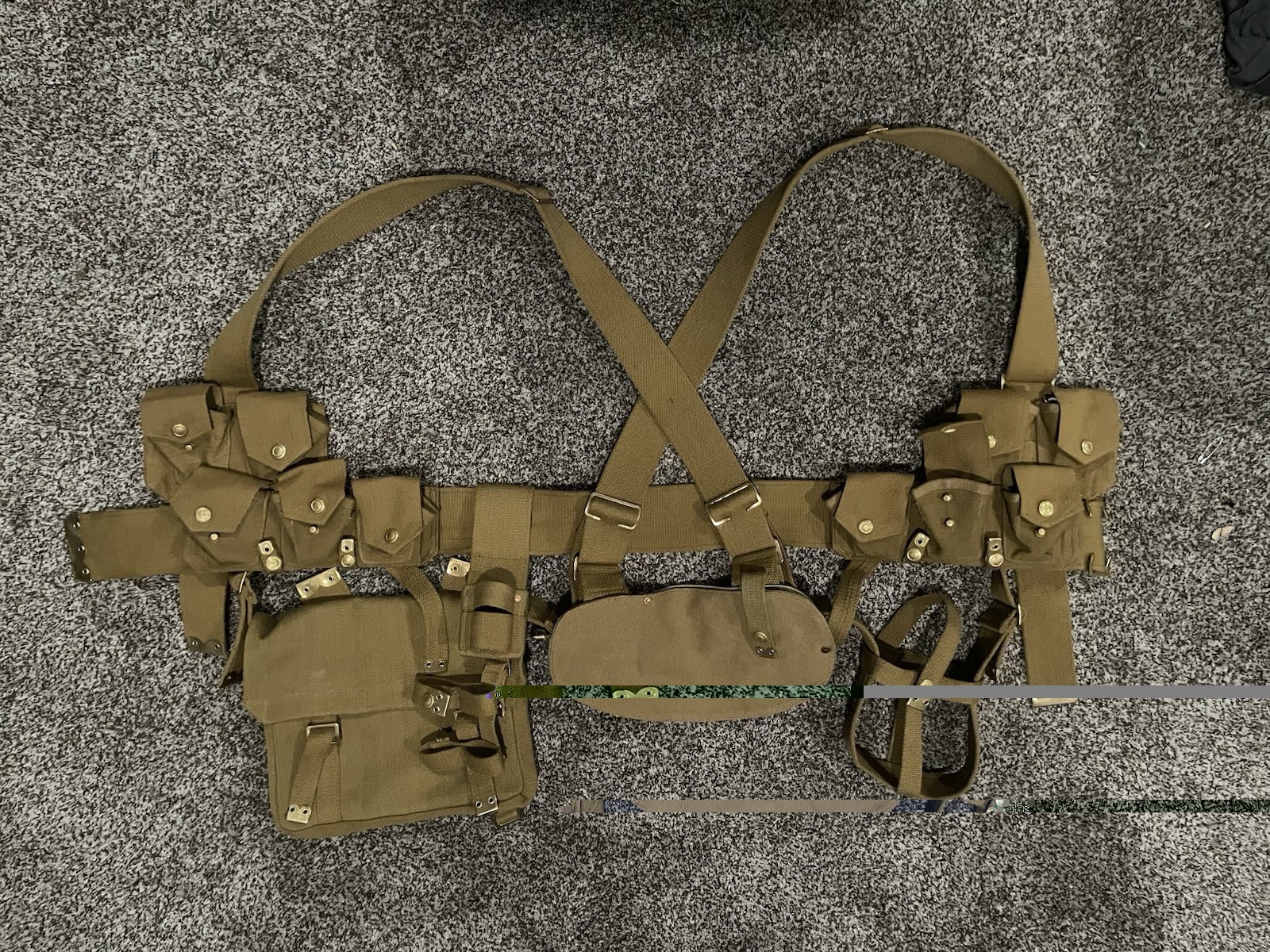 BRITISH WW1 PATERN 1908 KHAKI INFANTRY WEBBING SET, REPRODUCTION. BRITISH WW1 PATERN 1908 KHAKI INFANTRY WEBBING SET, REPRODUCTION.