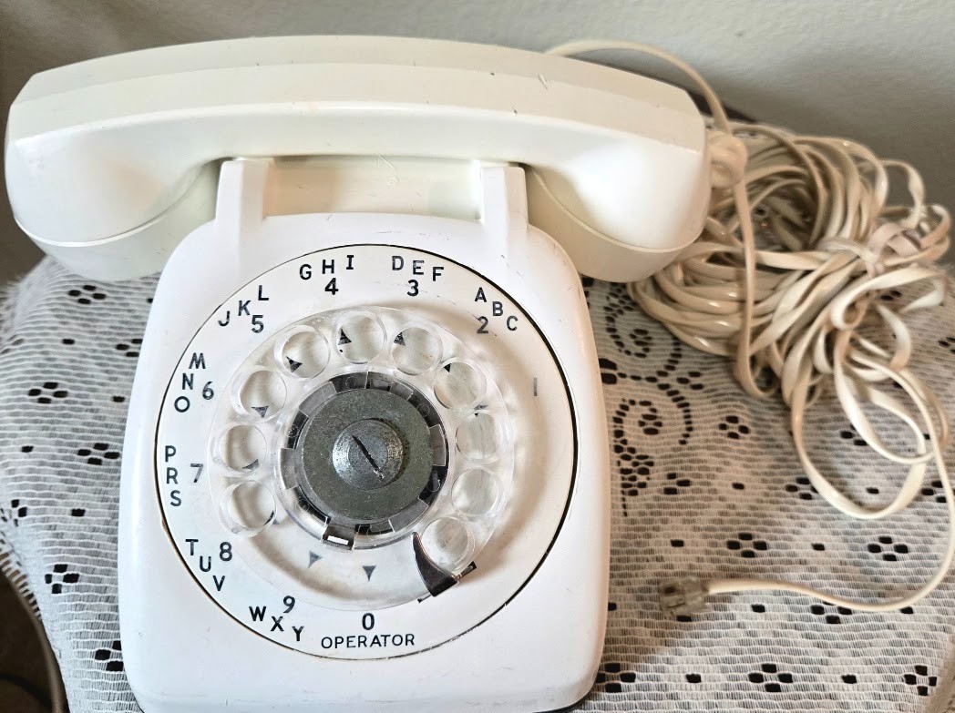Vintage 1970s Monophone 8-59-2 Rotary Dial Desk Telephone (Untested) No Vintage 1970s Monophone 8-59-2 Rotary Dial Desk Telephone (Untested) No