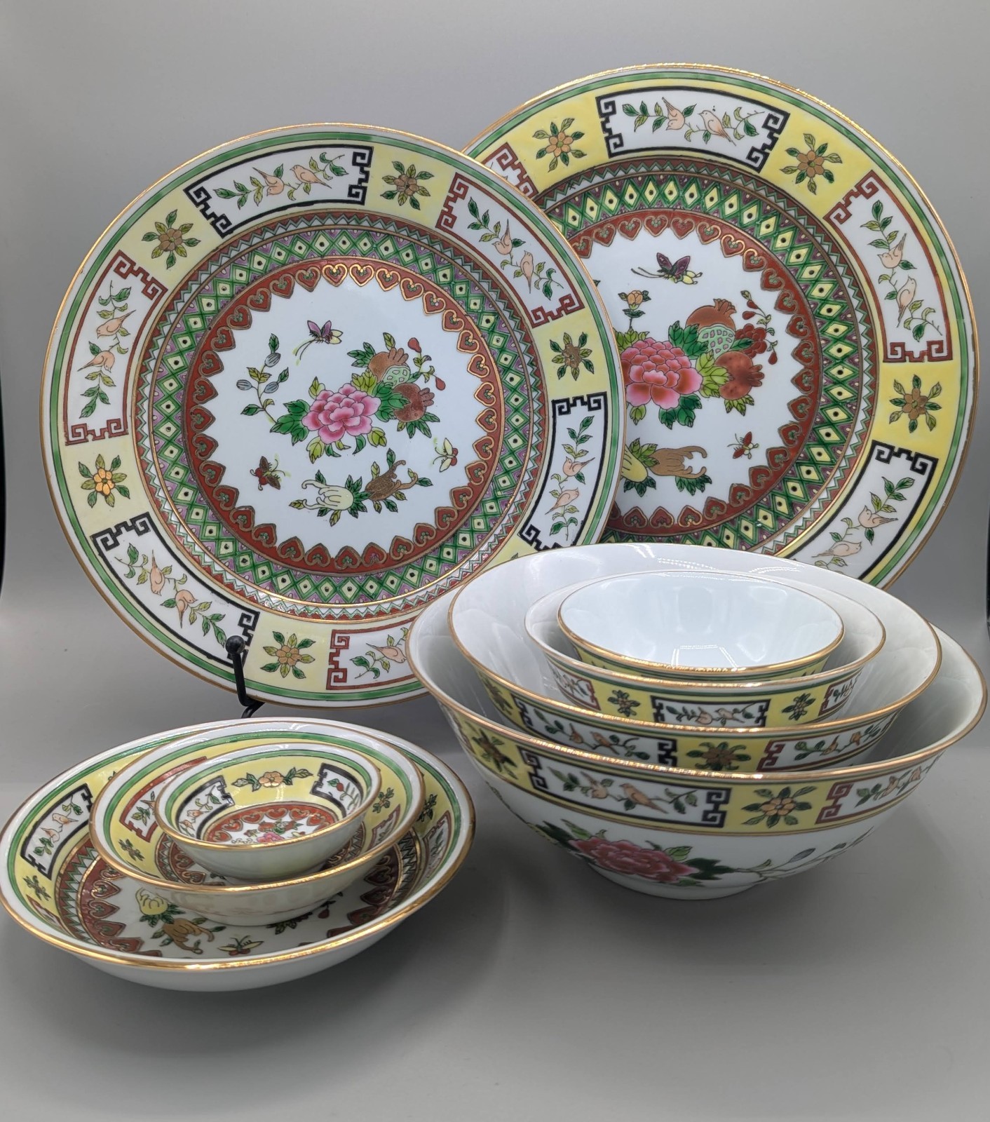 Vintage Chinese Jingdezhen Famille Jaune Complete Serving Set with 10 pieces Vintage Chinese Jingdezhen Famille Jaune Complete Serving Set with 10 pieces