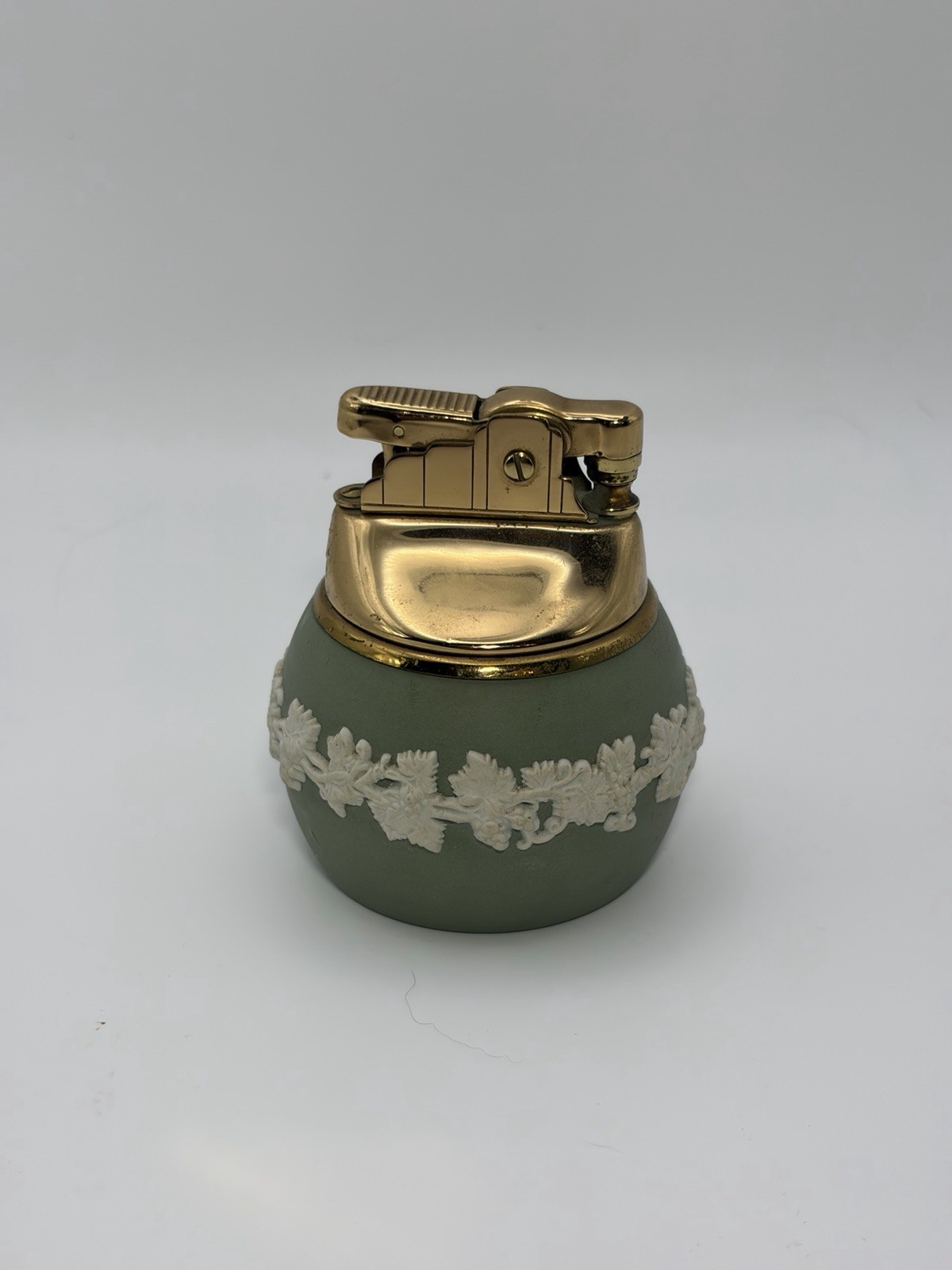 VINTAGE Wedgwood Jasperware Green Gold Tone Table Lighter 1967