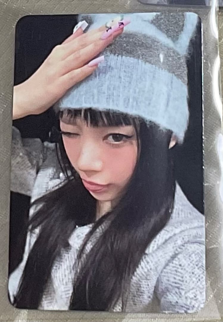 Super Official MOKA K-pop merch Photo Card Super Official MOKA K-pop merch Photo Card