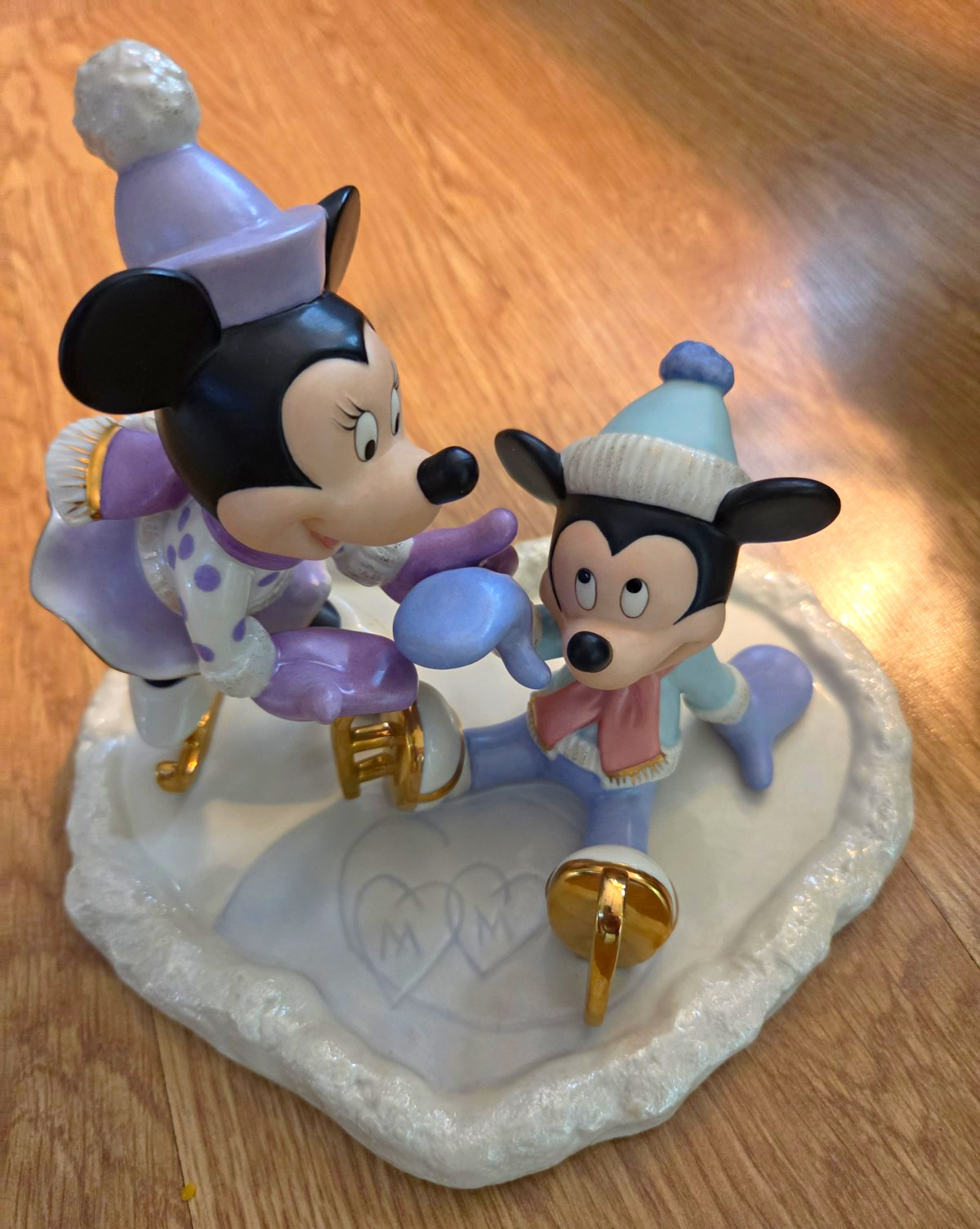 Lenox Disney Showcase "Mickey Falls for Love" Mickey Mouse Figurine Lenox Disney Showcase "Mickey Falls for Love" Mickey Mouse Figurine