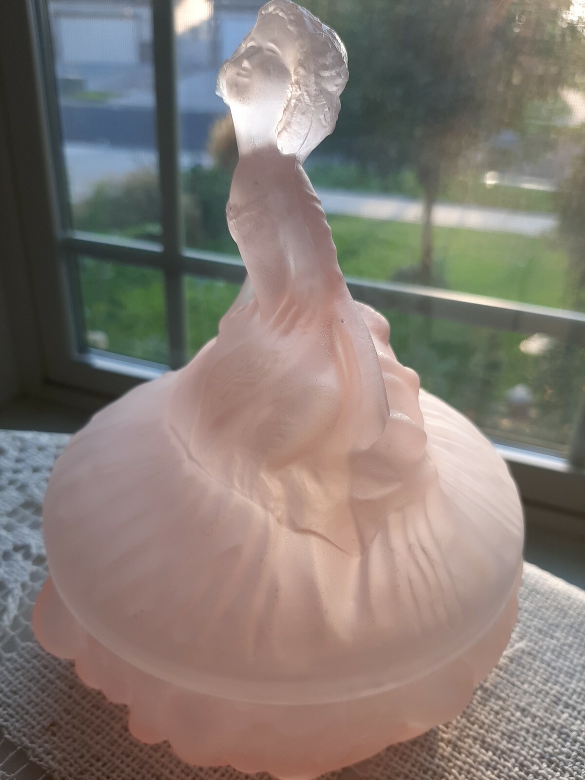 Vintage Pink Frosted Powder Puff Box "Curtsy" RARE BEAUTY REALLY EXCEPTIONAL Vintage Pink Frosted Powder Puff Box "Curtsy" RARE BEAUTY REALLY EXCEPTIONAL