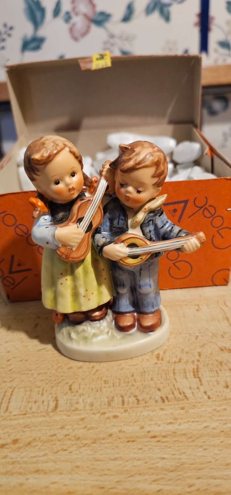 M.J. Hummel Goebel Happy Days 150 Figurine M.J. Hummel Goebel Happy Days 150 Figurine