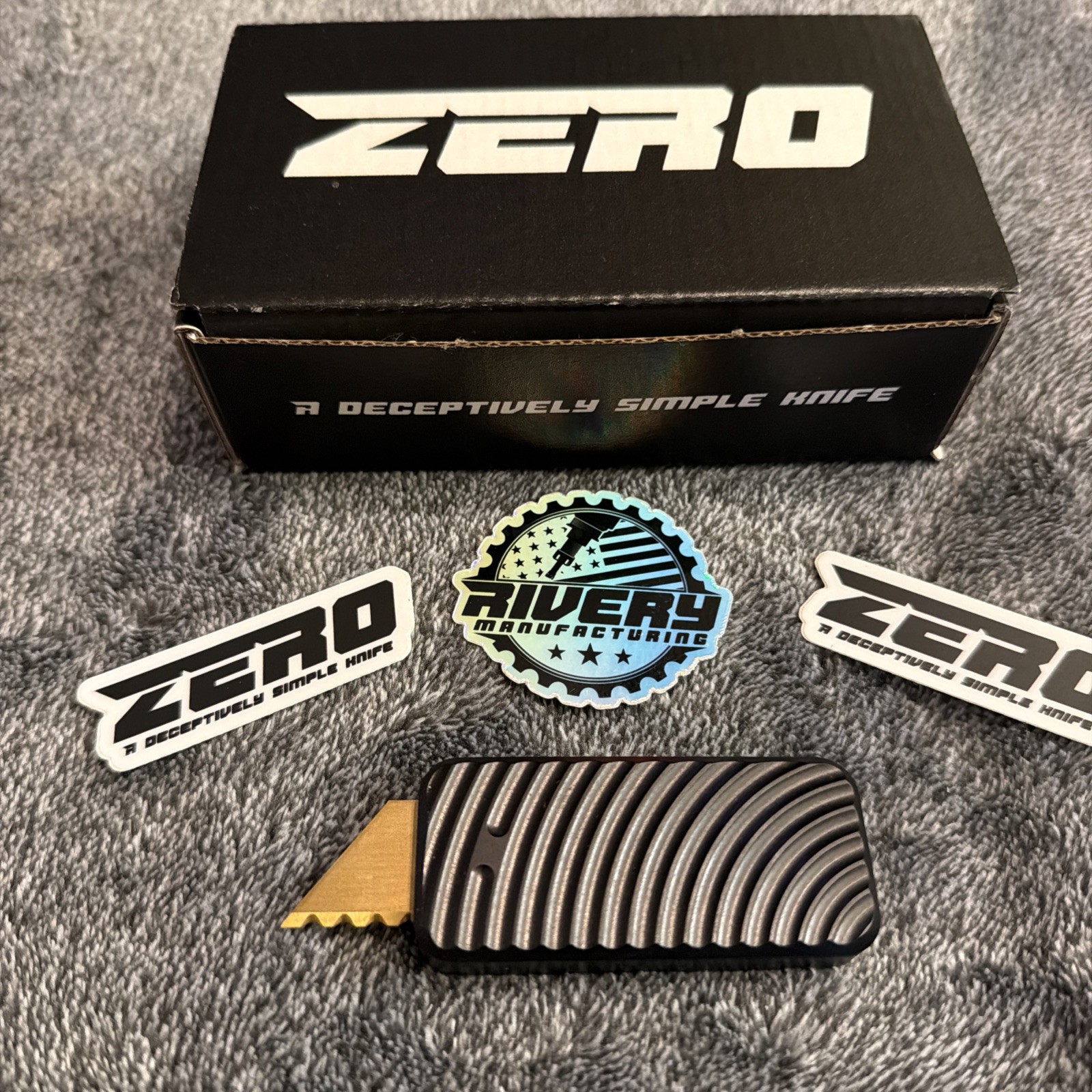 Rivery Mfg Zero Utility Knife Original Pattern Black With Gold Serrated Blade Rivery Mfg Zero Utility Knife Original Pattern Black With Gold Serrated Blade