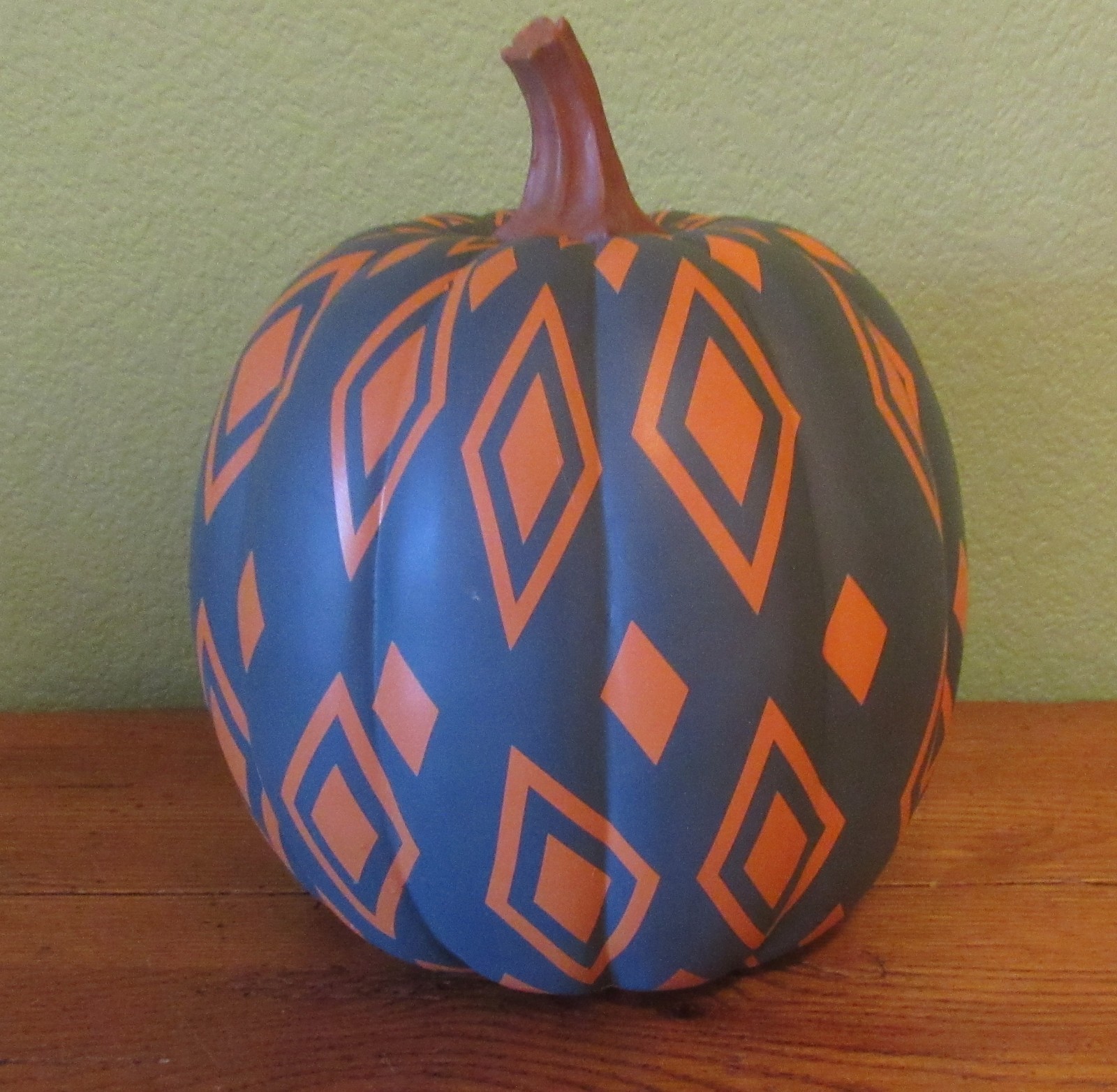 HTF Grandin Road 9.5" Parker Diamond Pattern Halloween Fall Thanksgiving Pumpkin