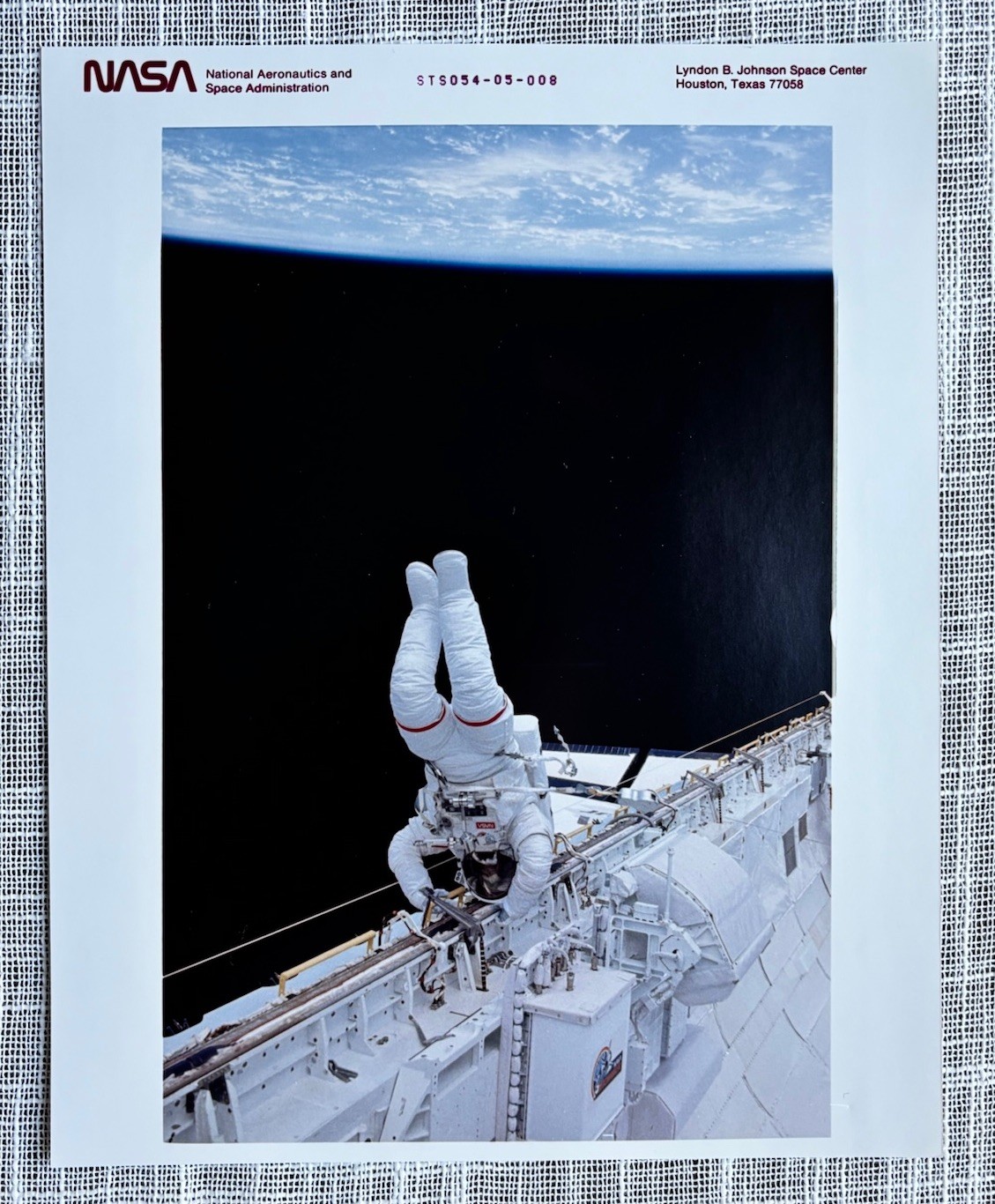 RARE NASA EVA STS-54 Harbaugh Translates Starboard Longeron of Endeavour Red # RARE NASA EVA STS-54 Harbaugh Translates Starboard Longeron of Endeavour Red #