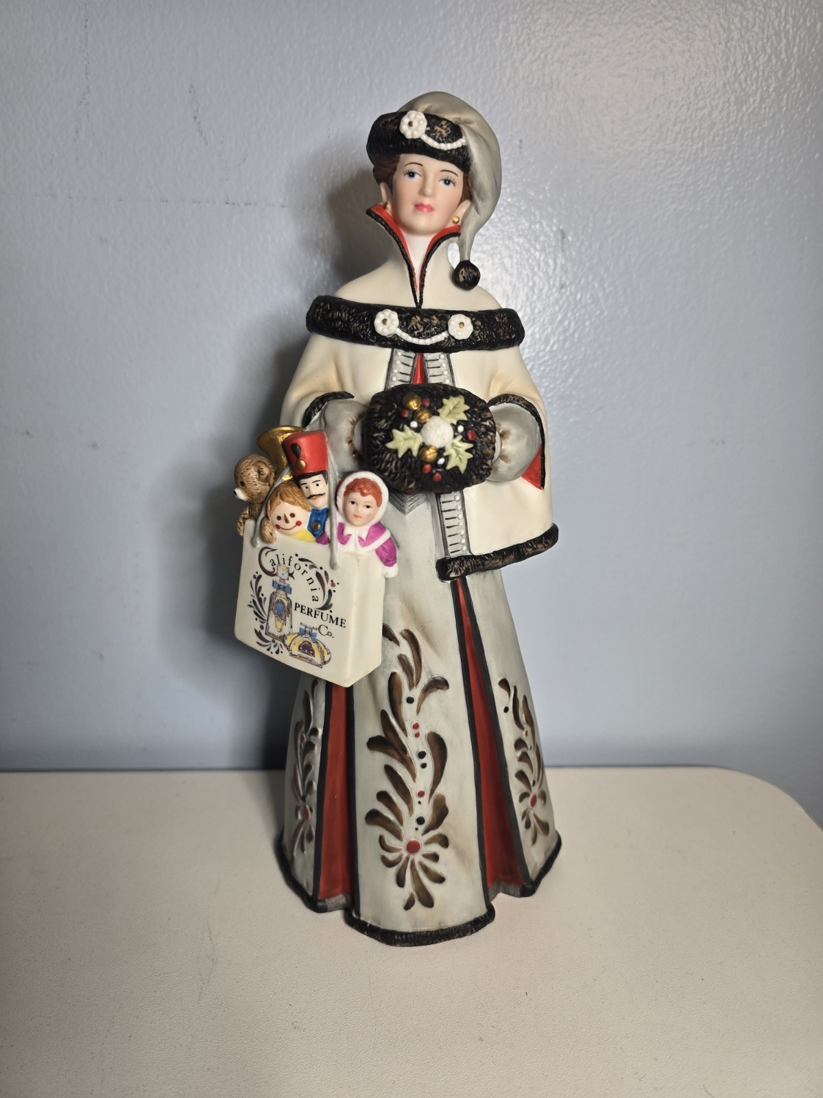 Vintage 1999 Avon Mrs. Albee President Award Porcelain Figurine 9.5" No Box Vintage 1999 Avon Mrs. Albee President Award Porcelain Figurine 9.5" No Box