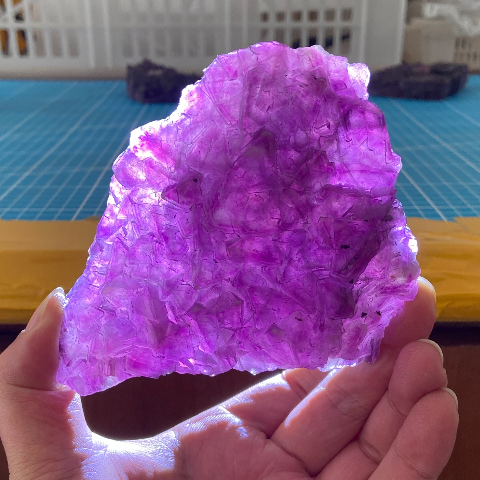 440g Rare Natural Octahedro Purple-Red Fluorite Crystal Mineral Specimen 440g Rare Natural Octahedro Purple-Red Fluorite Crystal Mineral Specimen
