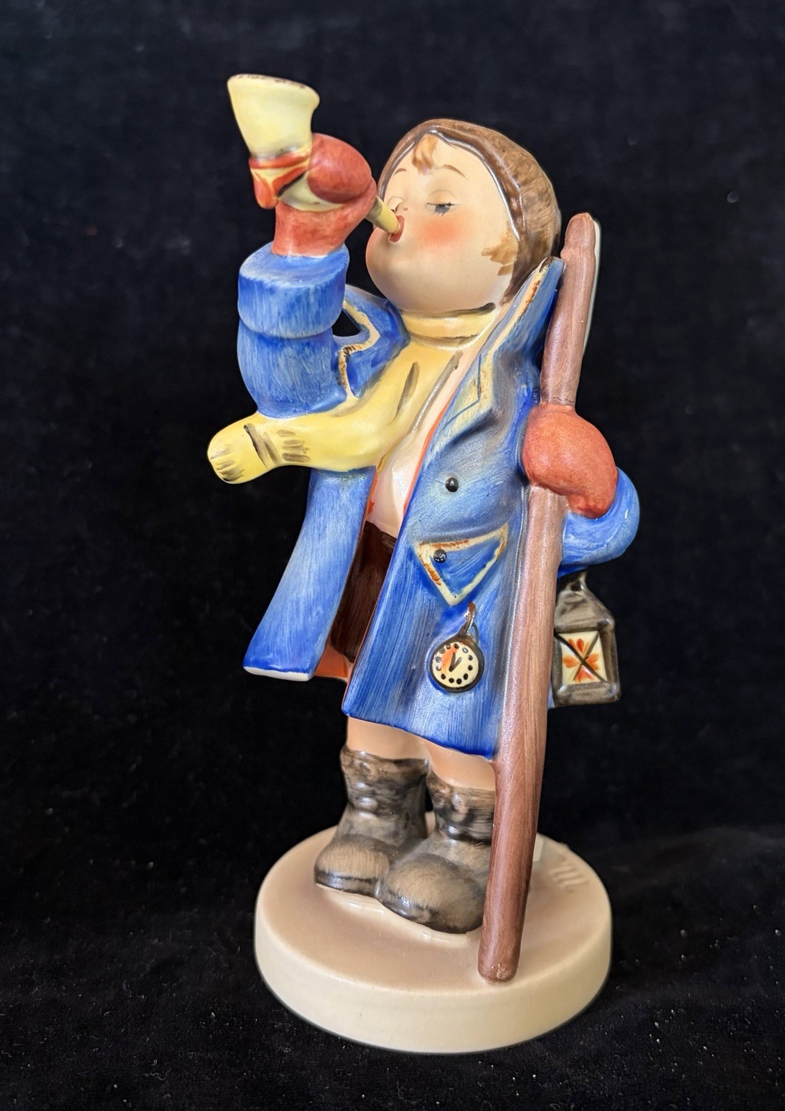 Goebel MJ Hummel Figurine Hear Ye, Hear Ye 15/1 Town Crier 6" BOY BLOWING A HORN Goebel MJ Hummel Figurine Hear Ye, Hear Ye 15/1 Town Crier 6" BOY BLOWING A HORN