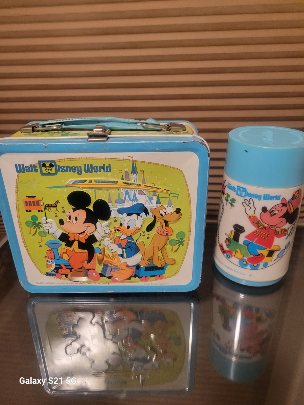 Vintage 1976 Walt Disney School Lunch Box With Thermos. Vintage 1976 Walt Disney School Lunch Box With Thermos.