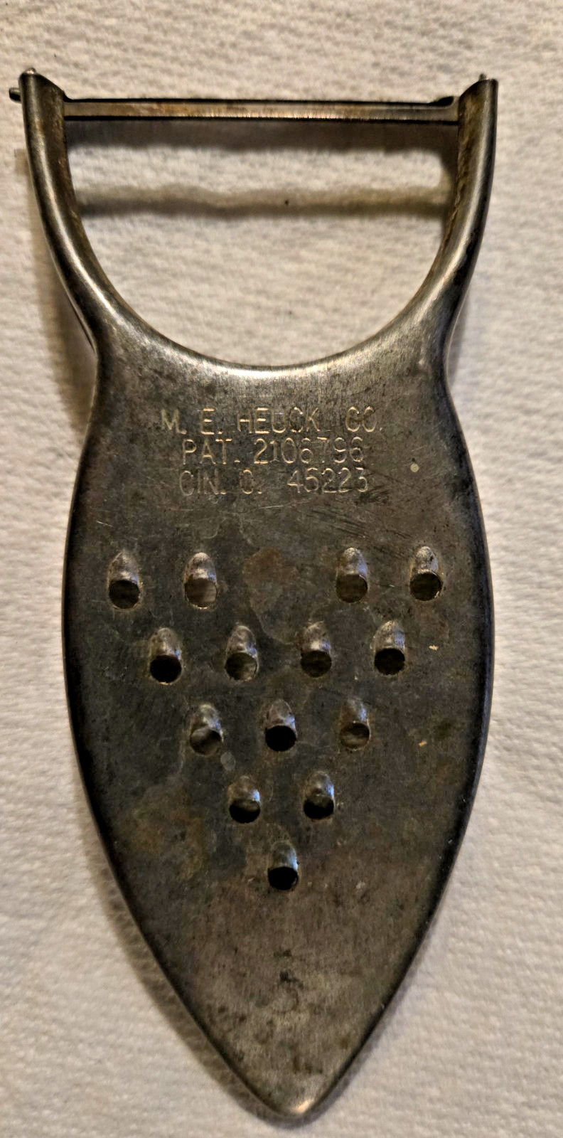 Antique M.E. Heuck Co Vegetable Peeler Grater Kitchen Patent No. 2106796 1938 Antique M.E. Heuck Co Vegetable Peeler Grater Kitchen Patent No. 2106796 1938