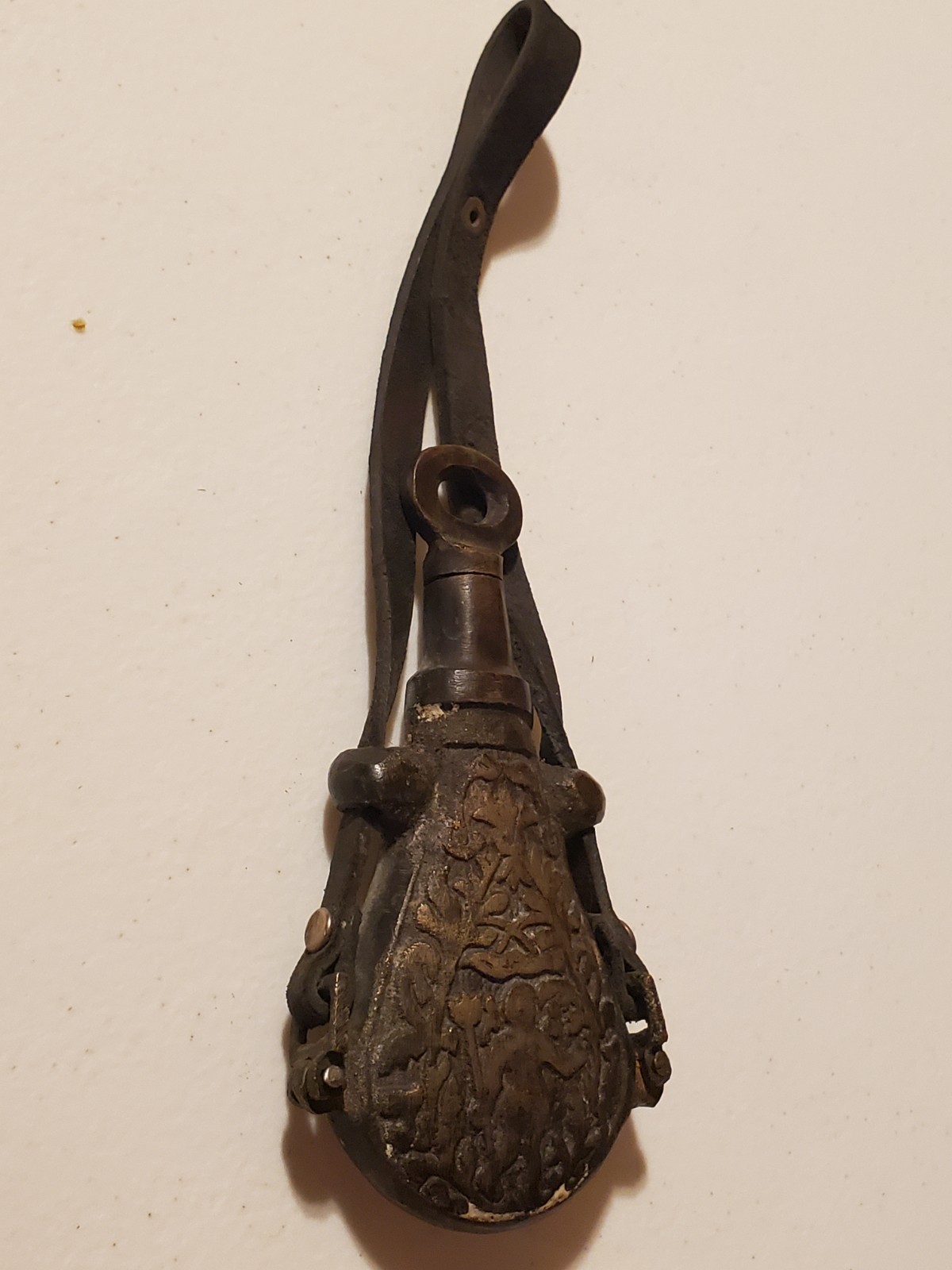 Antique 18-19th Century Metal Gunpowder Flask Priming flask, Heavy, Bronze Iron? Antique 18-19th Century Metal Gunpowder Flask Priming flask, Heavy, Bronze Iron?