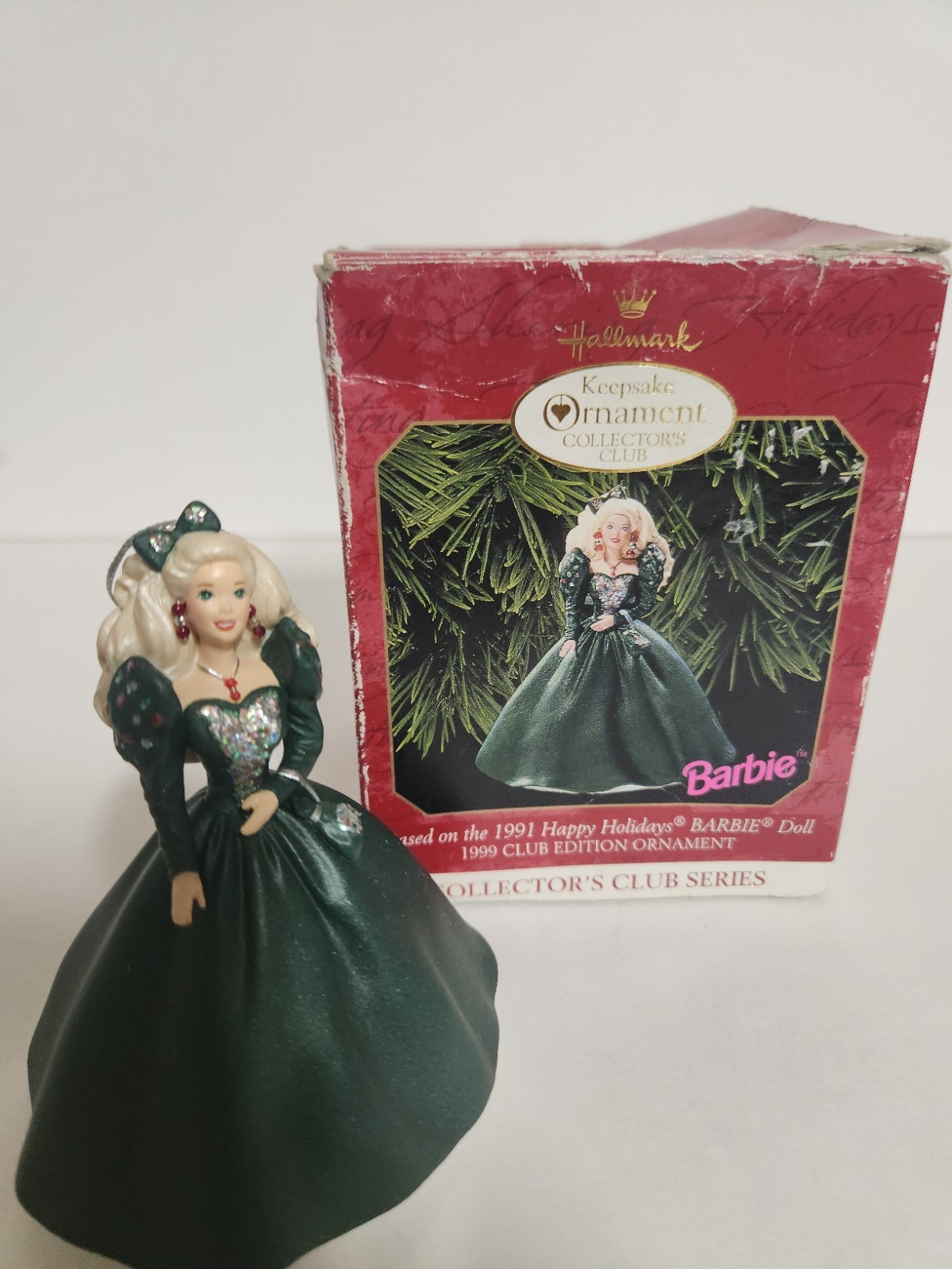 Hallmark - 1991 Happy Holidays Barbie Doll - Dated 1999 club addition Hallmark - 1991 Happy Holidays Barbie Doll - Dated 1999 club addition