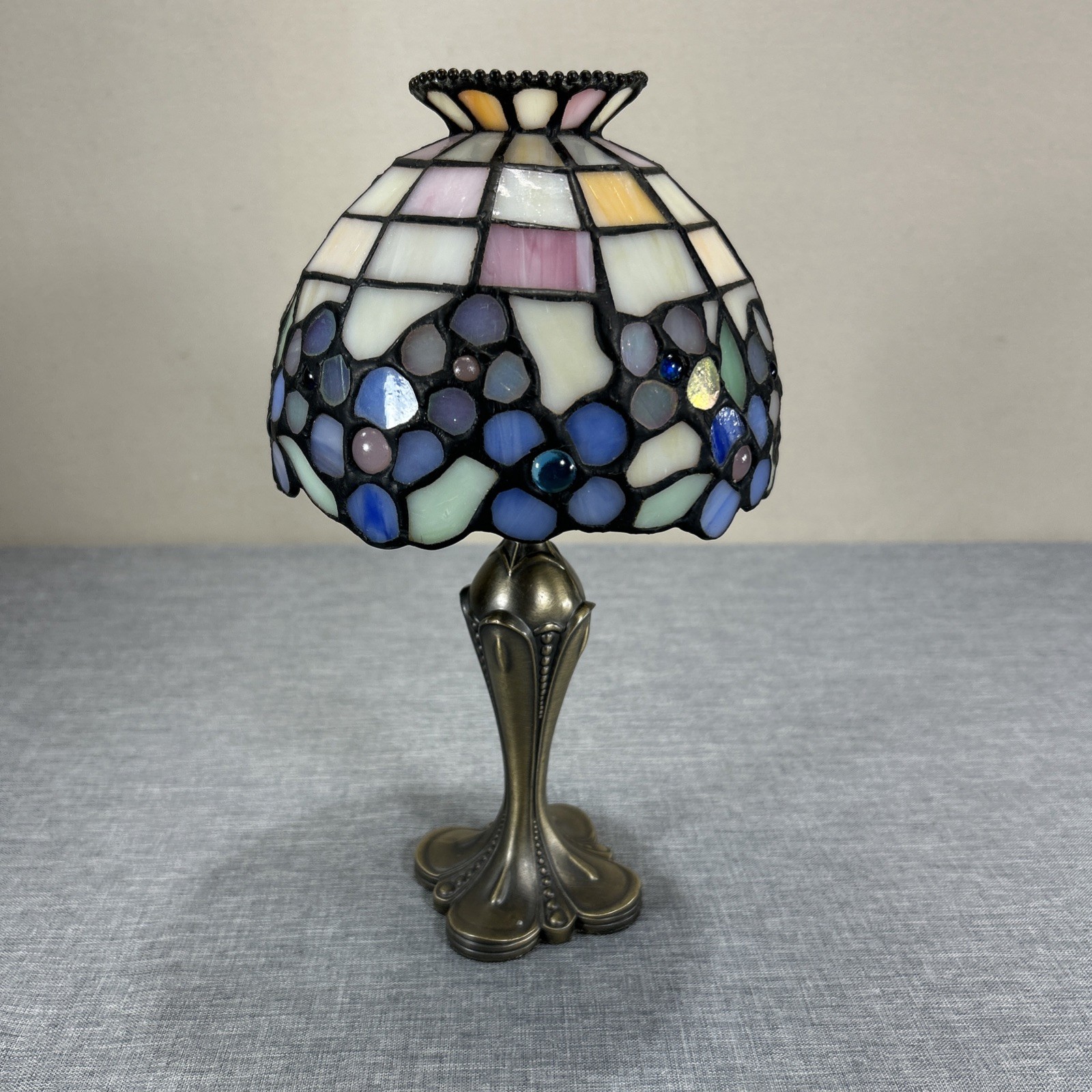 Vtg PartyLite Hydrangea Tiffany Style Stained Glass Shade Candle Lamp 10.75"H Vtg PartyLite Hydrangea Tiffany Style Stained Glass Shade Candle Lamp 10.75"H