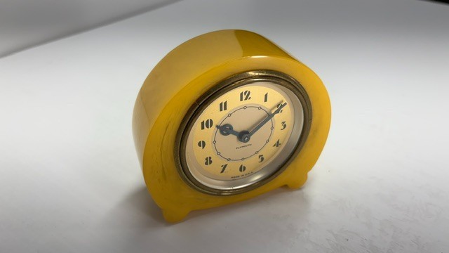 Exceptional bakelite catalin Plymouth clock. Rare color and condition. Chunky. Exceptional bakelite catalin Plymouth clock. Rare color and condition. Chunky.