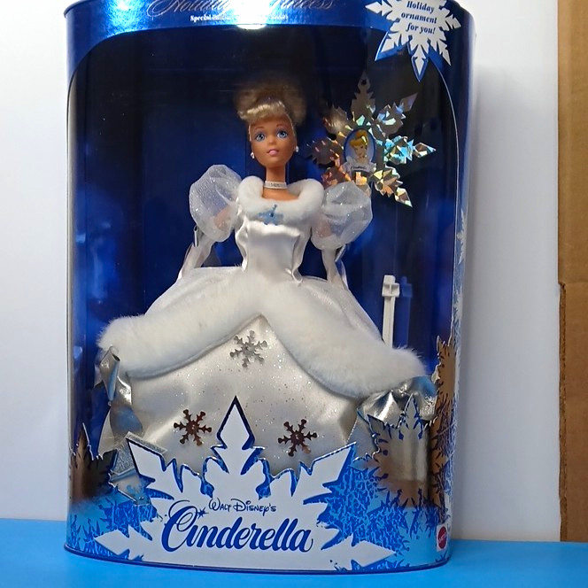 Mattel Disney Cinderella Holiday Princess Special Edition Doll in Box Mattel Disney Cinderella Holiday Princess Special Edition Doll in Box