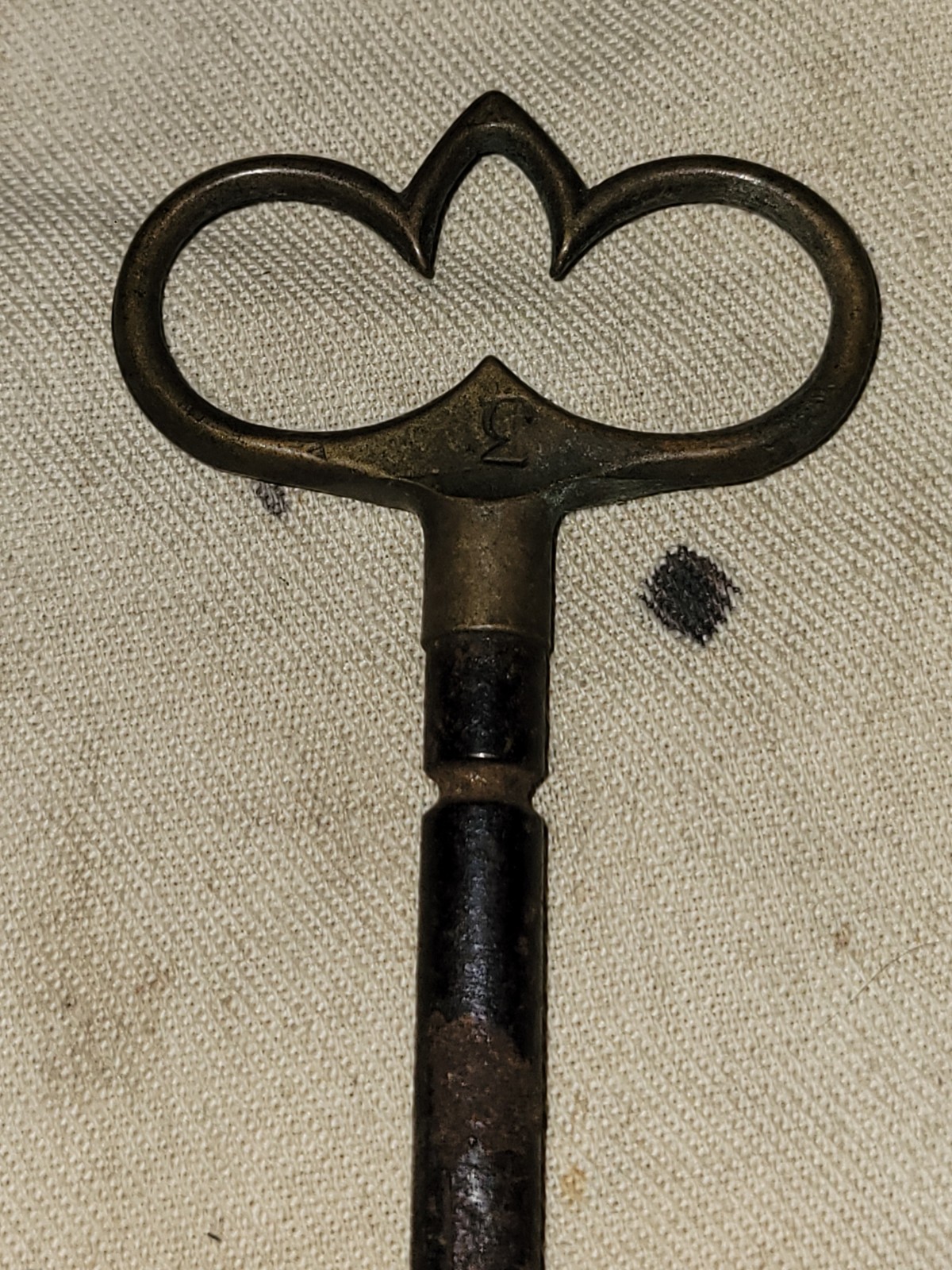 3" Antique Key Beautiful Clover Style Bow #3 German Made? Clock? ***L@@K***