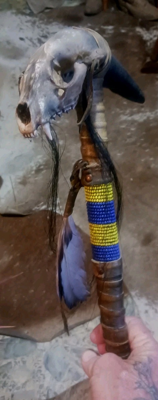 **AWESOME VINTAGE NATIVE AMERICAN CEREMONY TOMAHAWK VERY SPECIALRARE HTF* **AWESOME VINTAGE NATIVE AMERICAN CEREMONY TOMAHAWK VERY SPECIALRARE HTF*