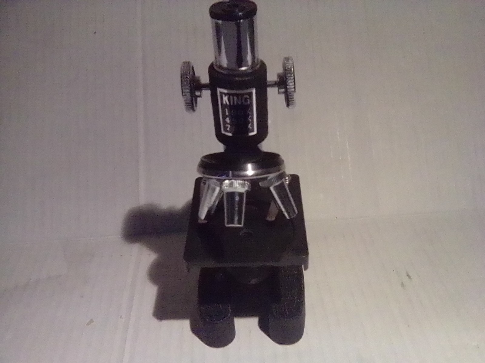 Vintage King Metal Student Microscope 150X 450X 750X 3 Objective Lens Japan Vintage King Metal Student Microscope 150X 450X 750X 3 Objective Lens Japan