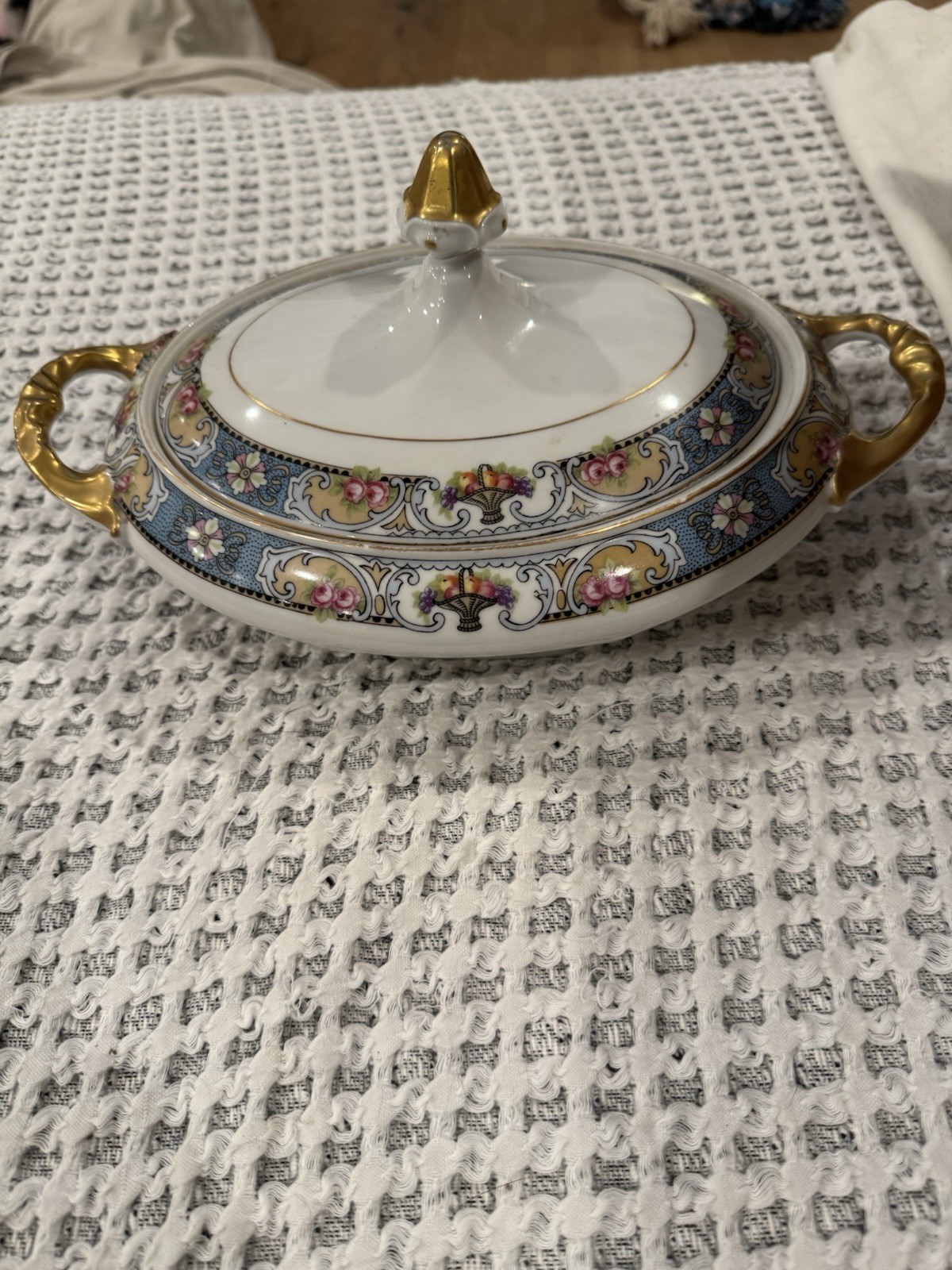 Gilted Koenigszelt Silesia Antique Covered Soup Tureen Serving Dishes Gilted Koenigszelt Silesia Antique Covered Soup Tureen Serving Dishes