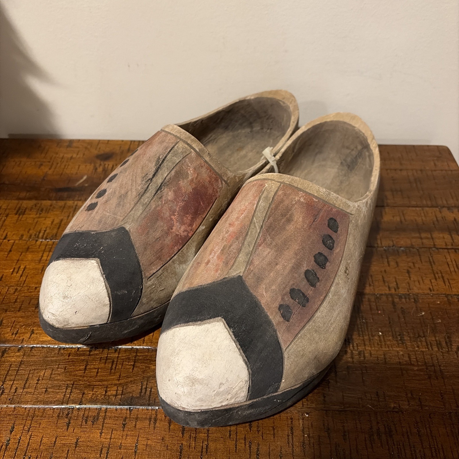 Vintage Dutch Style Wooden Adult Clog Shoe Handcarved Folk Art Painted Decor Vintage Dutch Style Wooden Adult Clog Shoe Handcarved Folk Art Painted Decor